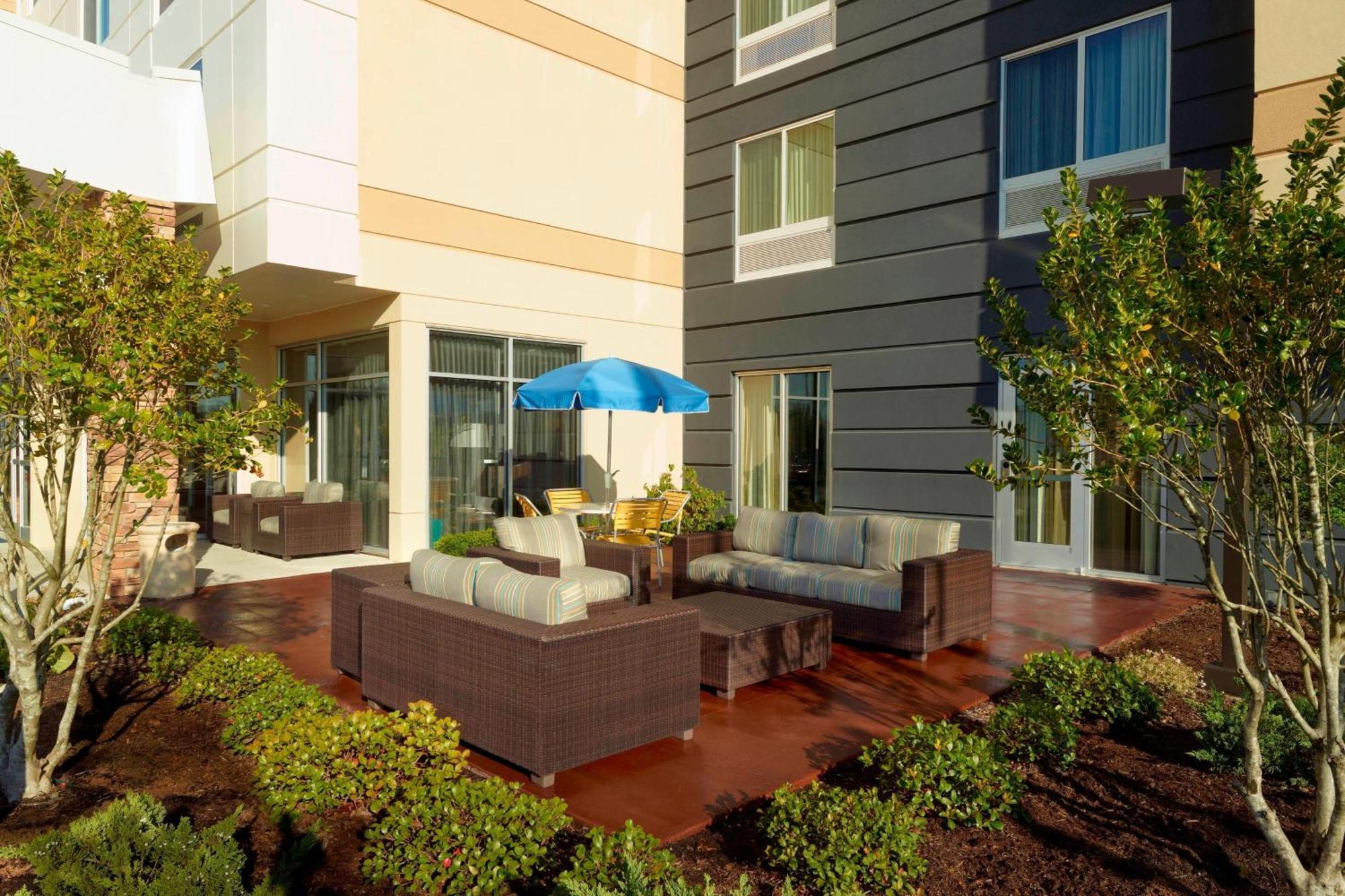 Fairfield Inn & Suites By Marriott Fayetteville North מראה חיצוני תמונה